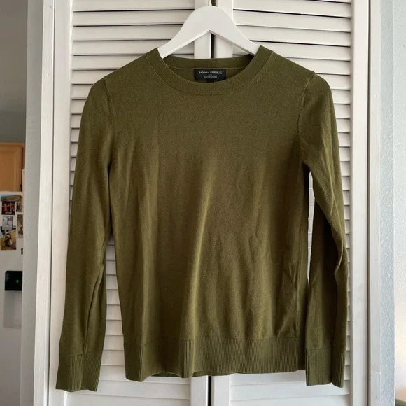 Banana Republic Olive Green Forever Crew Neck Sweater - Picture 1 of 9